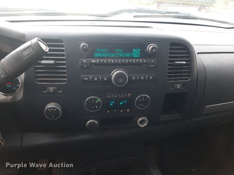 image for item NV9313 2009 Chevrolet Silverado 3500HD  Ext. Cab bale bed pickup truck