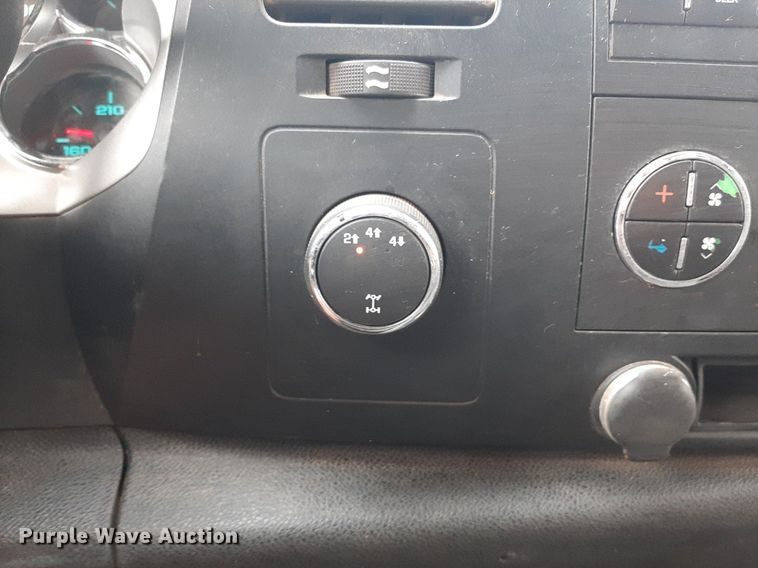 image for item NV9313 2009 Chevrolet Silverado 3500HD  Ext. Cab bale bed pickup truck