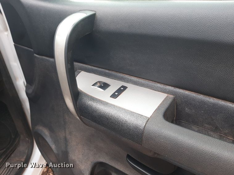 image for item NV9313 2009 Chevrolet Silverado 3500HD  Ext. Cab bale bed pickup truck