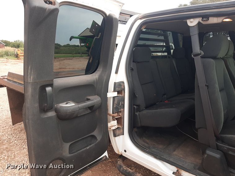 image for item NV9313 2009 Chevrolet Silverado 3500HD  Ext. Cab bale bed pickup truck