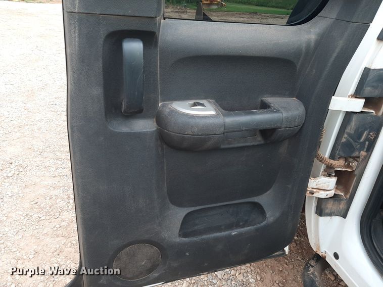 image for item NV9313 2009 Chevrolet Silverado 3500HD  Ext. Cab bale bed pickup truck