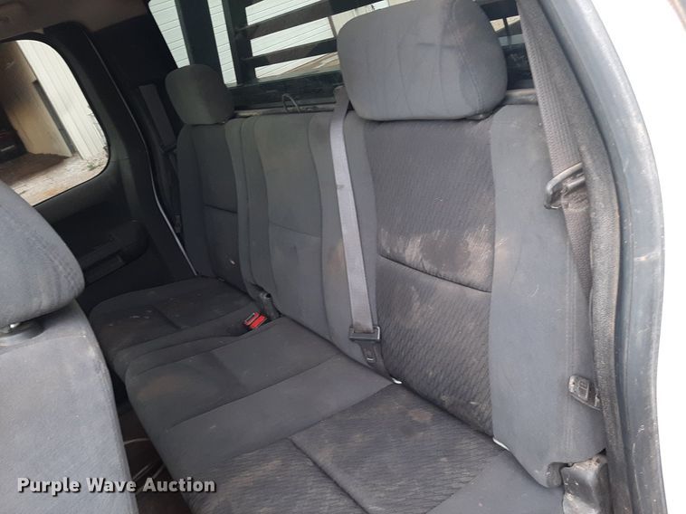 image for item NV9313 2009 Chevrolet Silverado 3500HD  Ext. Cab bale bed pickup truck