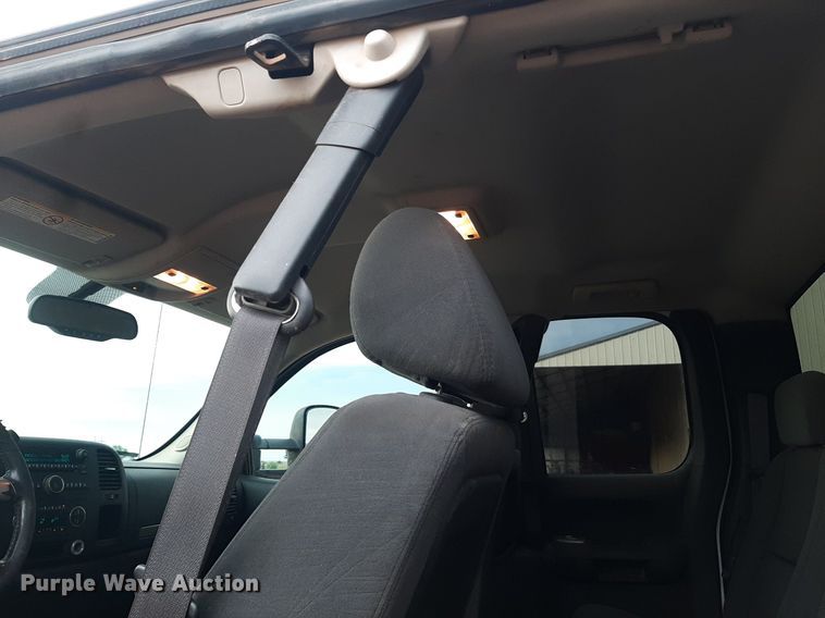 image for item NV9313 2009 Chevrolet Silverado 3500HD  Ext. Cab bale bed pickup truck