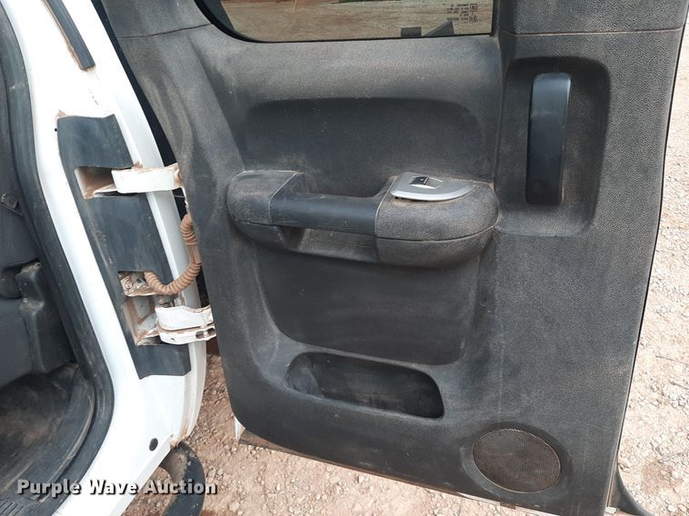 image for item NV9313 2009 Chevrolet Silverado 3500HD  Ext. Cab bale bed pickup truck