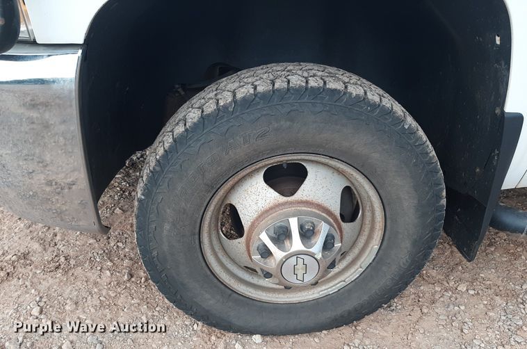 image for item NV9313 2009 Chevrolet Silverado 3500HD  Ext. Cab bale bed pickup truck