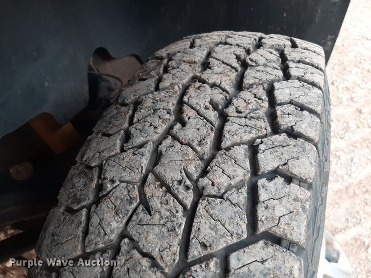 image for item NV9313 2009 Chevrolet Silverado 3500HD  Ext. Cab bale bed pickup truck