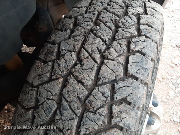 image for item NV9313 2009 Chevrolet Silverado 3500HD  Ext. Cab bale bed pickup truck