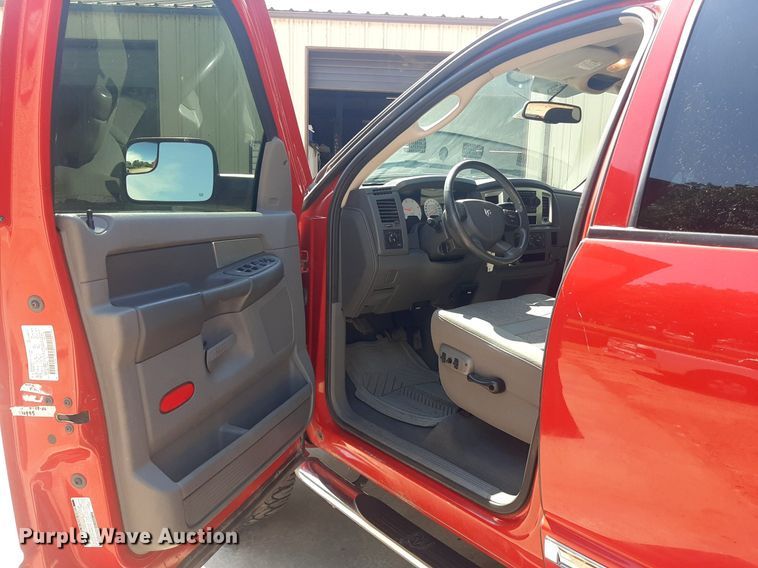 image for item NV9318 2007 Dodge Ram 2500HD  Quad Cab pickup truck