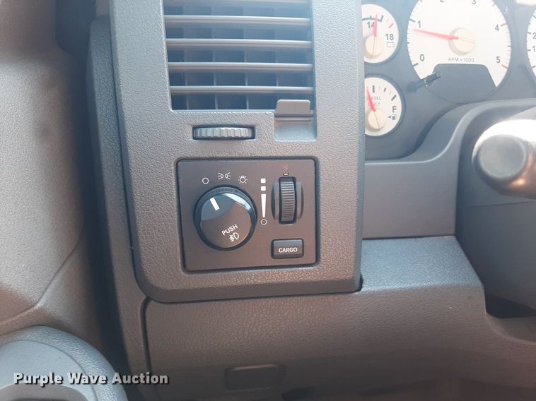 image for item NV9318 2007 Dodge Ram 2500HD  Quad Cab pickup truck