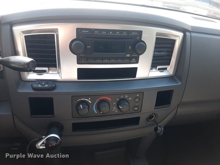 image for item NV9318 2007 Dodge Ram 2500HD  Quad Cab pickup truck