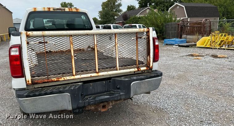 image for item NX9736 2016 Ford F350 Super Duty  Crew Cab pickup truck