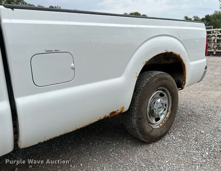 image for item NX9736 2016 Ford F350 Super Duty  Crew Cab pickup truck