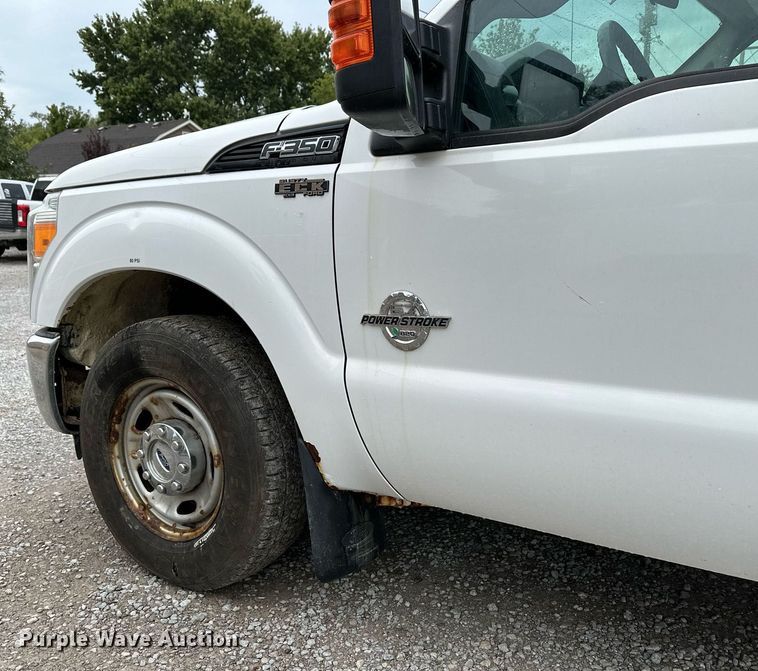 image for item NX9736 2016 Ford F350 Super Duty  Crew Cab pickup truck