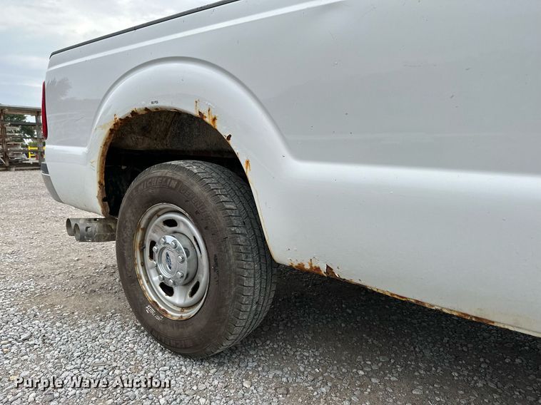 image for item NX9736 2016 Ford F350 Super Duty  Crew Cab pickup truck