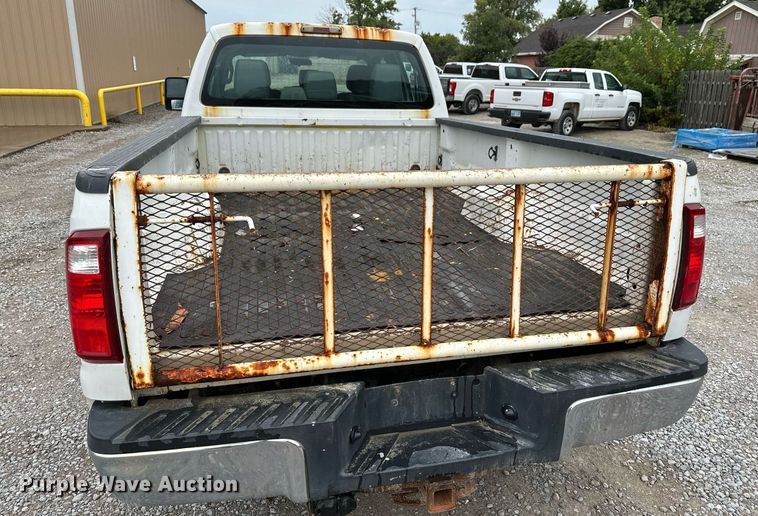 image for item NX9736 2016 Ford F350 Super Duty  Crew Cab pickup truck