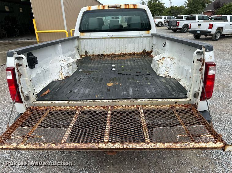 image for item NX9736 2016 Ford F350 Super Duty  Crew Cab pickup truck