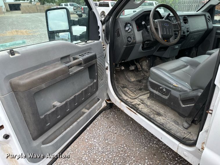 image for item NX9736 2016 Ford F350 Super Duty  Crew Cab pickup truck