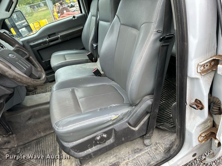 image for item NX9736 2016 Ford F350 Super Duty  Crew Cab pickup truck