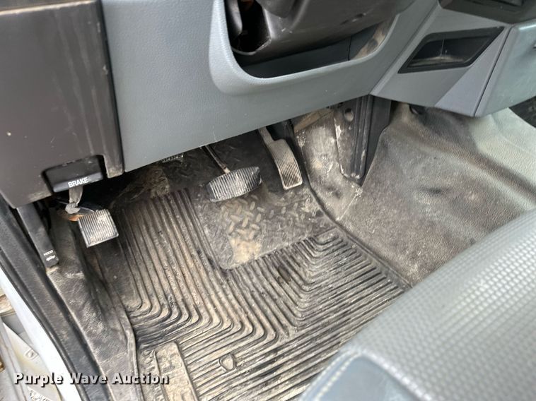 image for item NX9736 2016 Ford F350 Super Duty  Crew Cab pickup truck