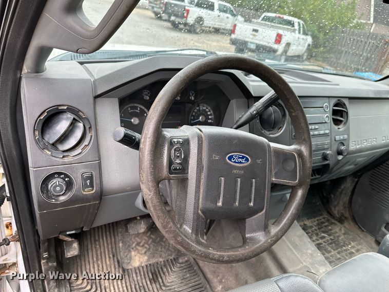 image for item NX9736 2016 Ford F350 Super Duty  Crew Cab pickup truck