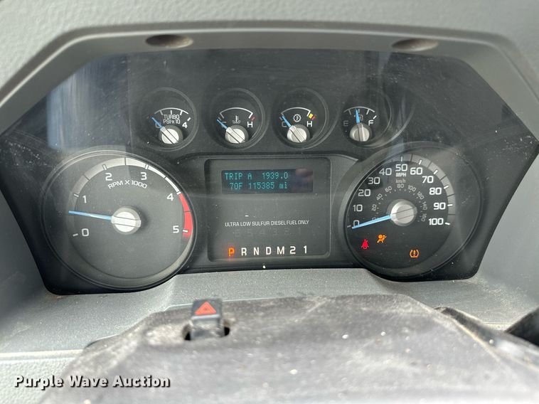 image for item NX9736 2016 Ford F350 Super Duty  Crew Cab pickup truck