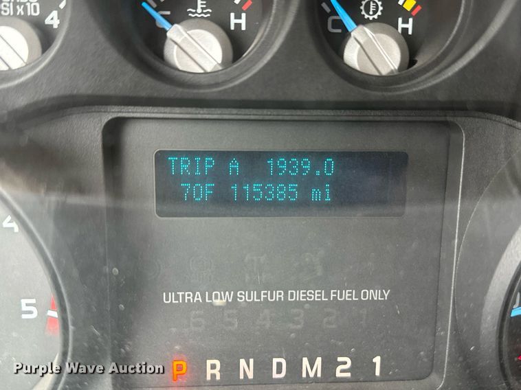 image for item NX9736 2016 Ford F350 Super Duty  Crew Cab pickup truck