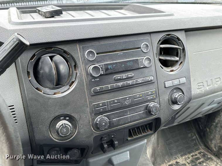 image for item NX9736 2016 Ford F350 Super Duty  Crew Cab pickup truck