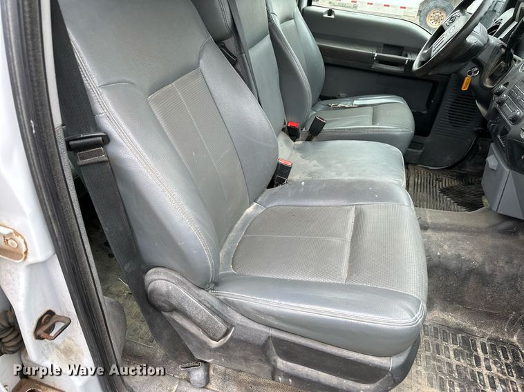 image for item NX9736 2016 Ford F350 Super Duty  Crew Cab pickup truck