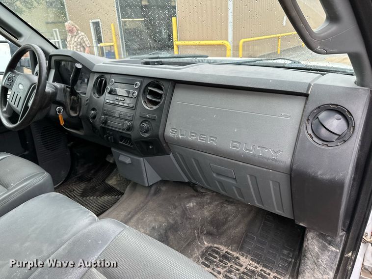 image for item NX9736 2016 Ford F350 Super Duty  Crew Cab pickup truck