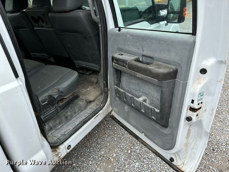 image for item NX9736 2016 Ford F350 Super Duty  Crew Cab pickup truck