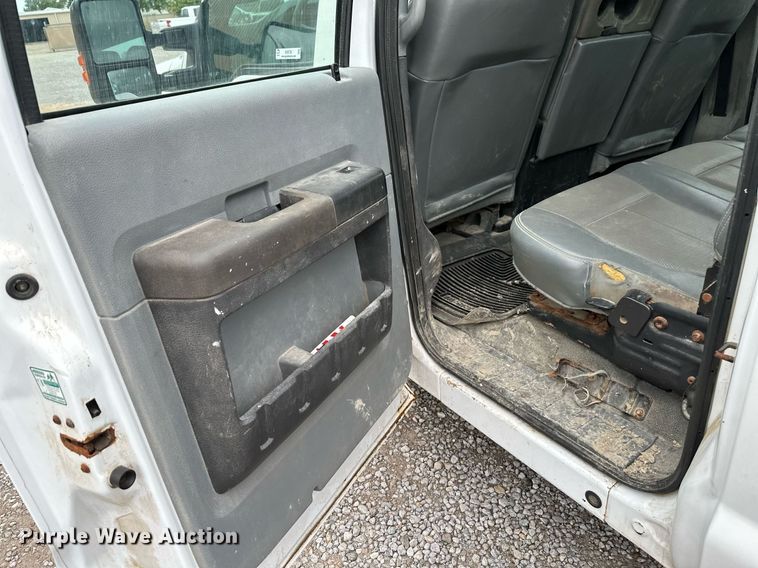 image for item NX9736 2016 Ford F350 Super Duty  Crew Cab pickup truck