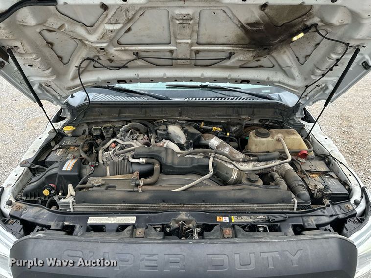 image for item NX9736 2016 Ford F350 Super Duty  Crew Cab pickup truck