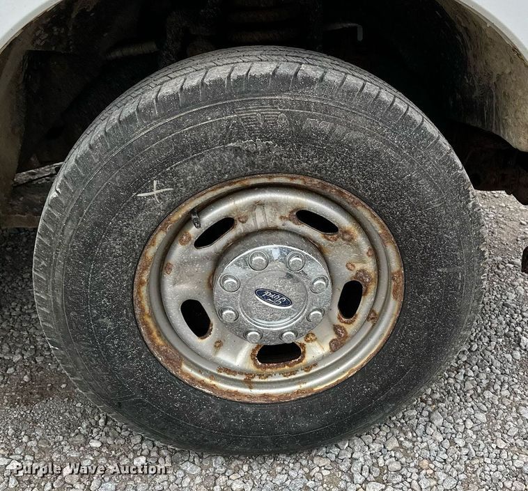 image for item NX9736 2016 Ford F350 Super Duty  Crew Cab pickup truck