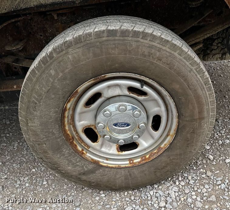 image for item NX9736 2016 Ford F350 Super Duty  Crew Cab pickup truck