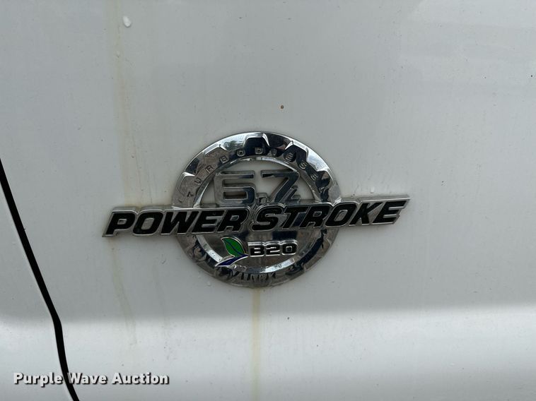 image for item NX9736 2016 Ford F350 Super Duty  Crew Cab pickup truck