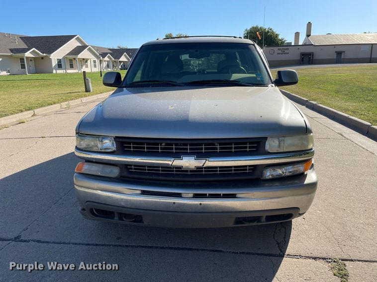 image for item NX9771 2001 Chevrolet Suburban  SUV