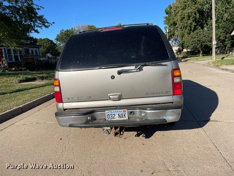 image for item NX9771 2001 Chevrolet Suburban  SUV