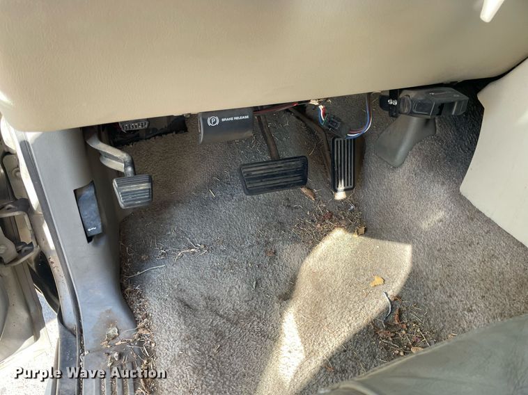 image for item NX9771 2001 Chevrolet Suburban  SUV