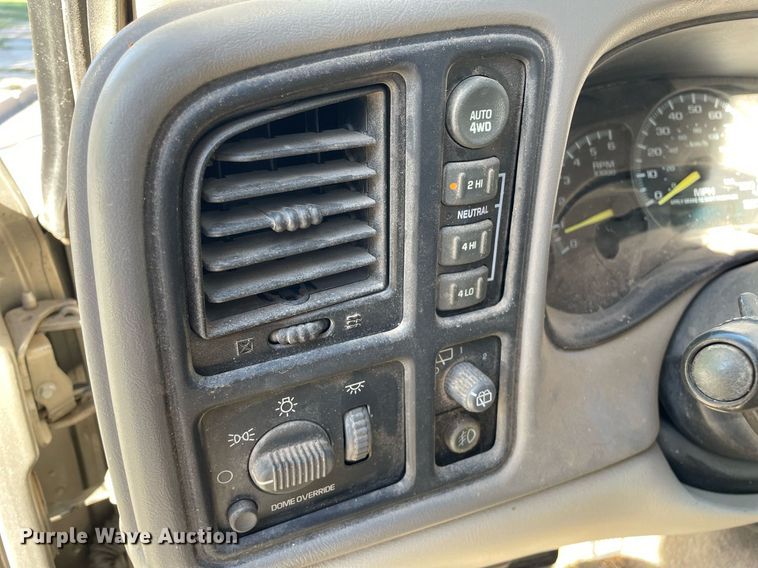 image for item NX9771 2001 Chevrolet Suburban  SUV