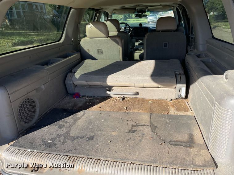 image for item NX9771 2001 Chevrolet Suburban  SUV