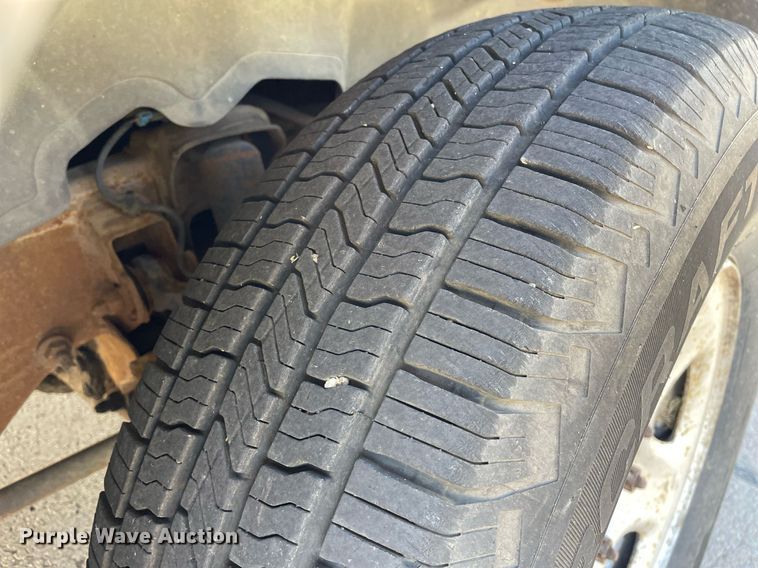 image for item NX9771 2001 Chevrolet Suburban  SUV