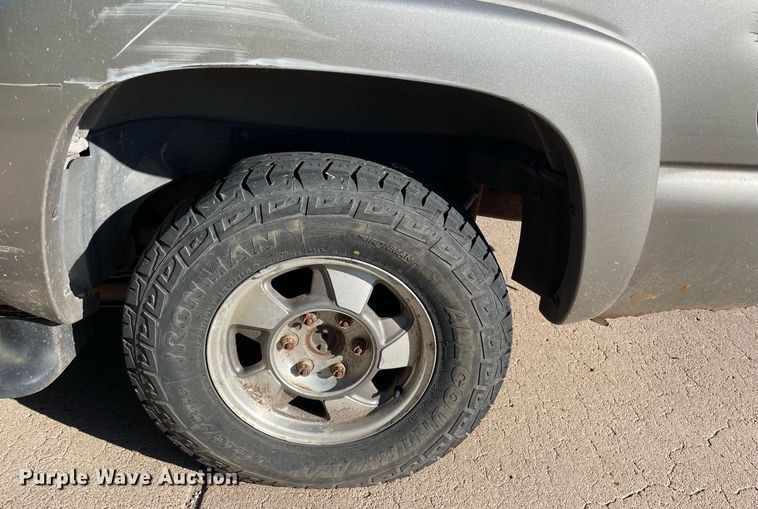 image for item NX9771 2001 Chevrolet Suburban  SUV