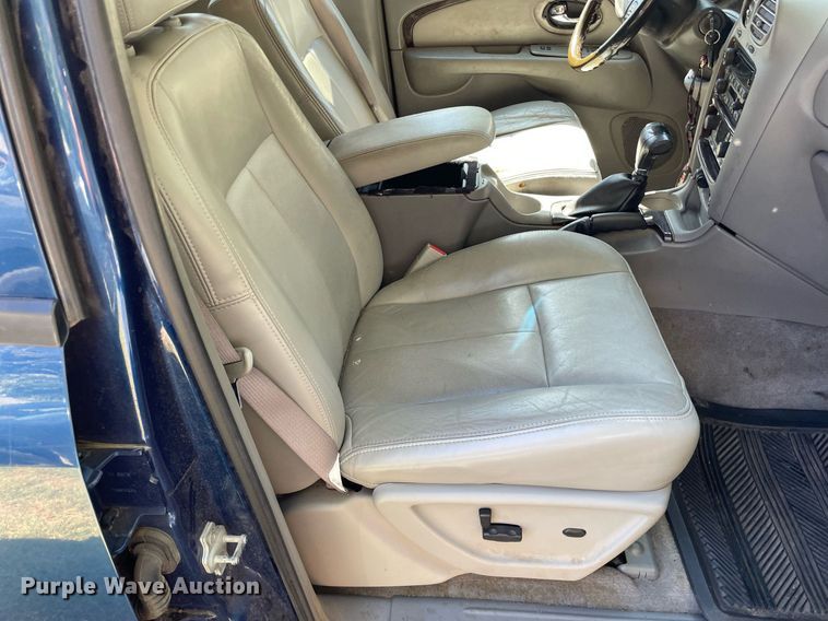 image for item NX9776 2006 Buick Rainier CXL  SUV