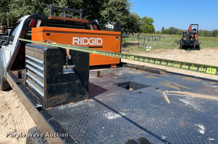 image for item NY9916 2009 Ford F550 Super Duty XL  flatbed truck