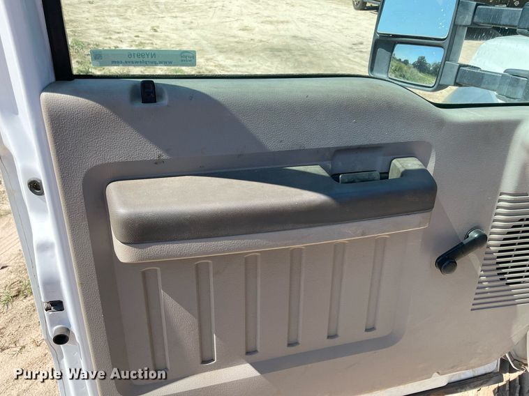 image for item NY9916 2009 Ford F550 Super Duty XL  flatbed truck