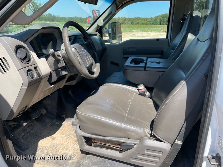 image for item NY9916 2009 Ford F550 Super Duty XL  flatbed truck