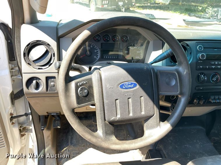 image for item NY9916 2009 Ford F550 Super Duty XL  flatbed truck