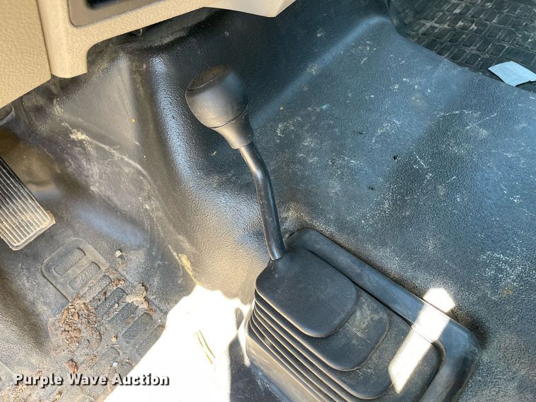 image for item NY9916 2009 Ford F550 Super Duty XL  flatbed truck