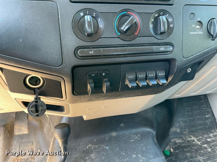 image for item NY9916 2009 Ford F550 Super Duty XL  flatbed truck