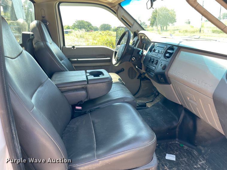 image for item NY9916 2009 Ford F550 Super Duty XL  flatbed truck